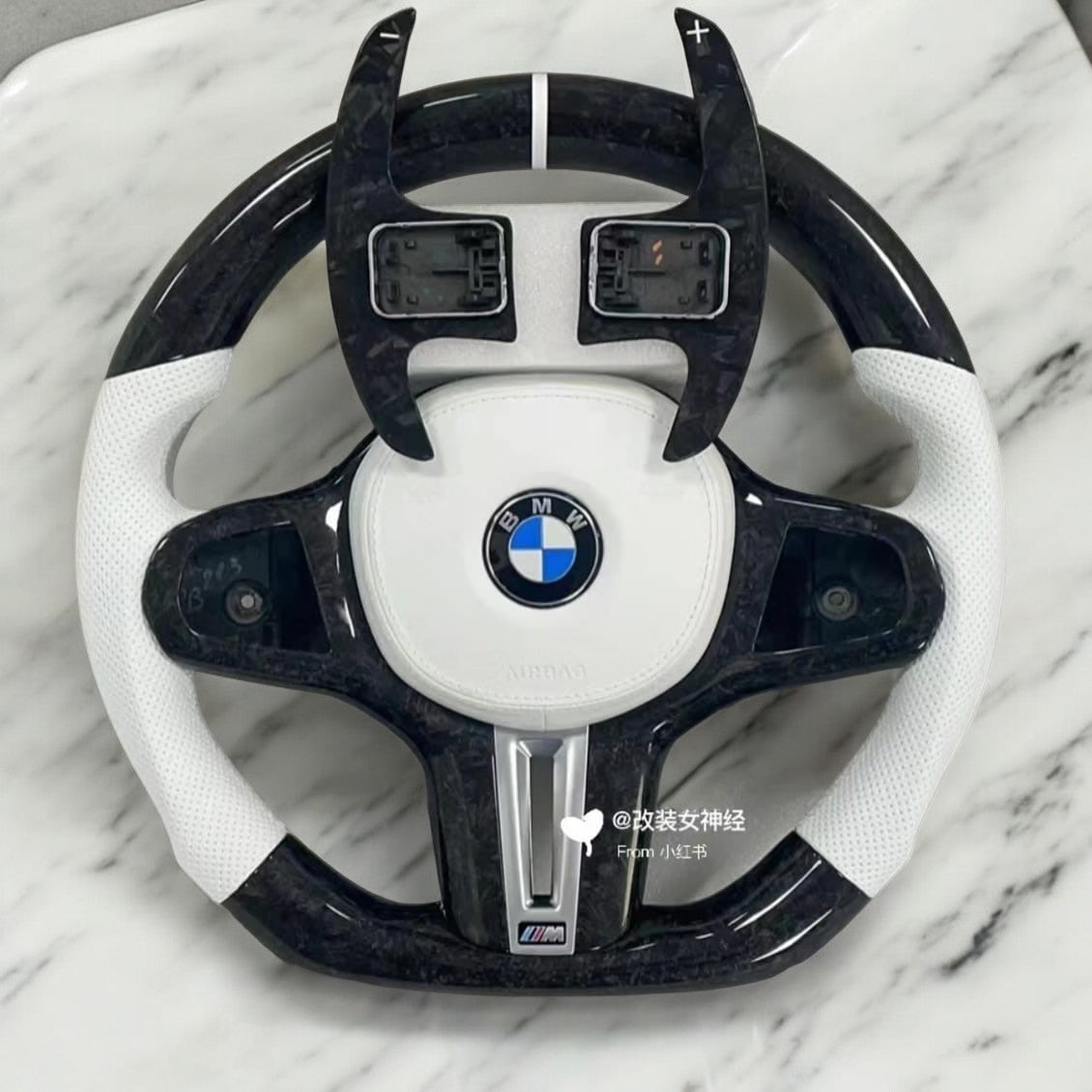 Flaked carbon steering wheel with white leather grips - BMW G chassis